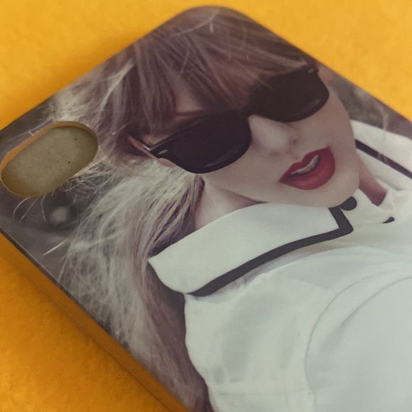 Taylor Swift RED era iPhone 4 & 4S Case - Picture 3 of 5